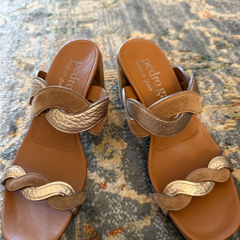 Like New, Pedro Garcia Gold & Brown Heels